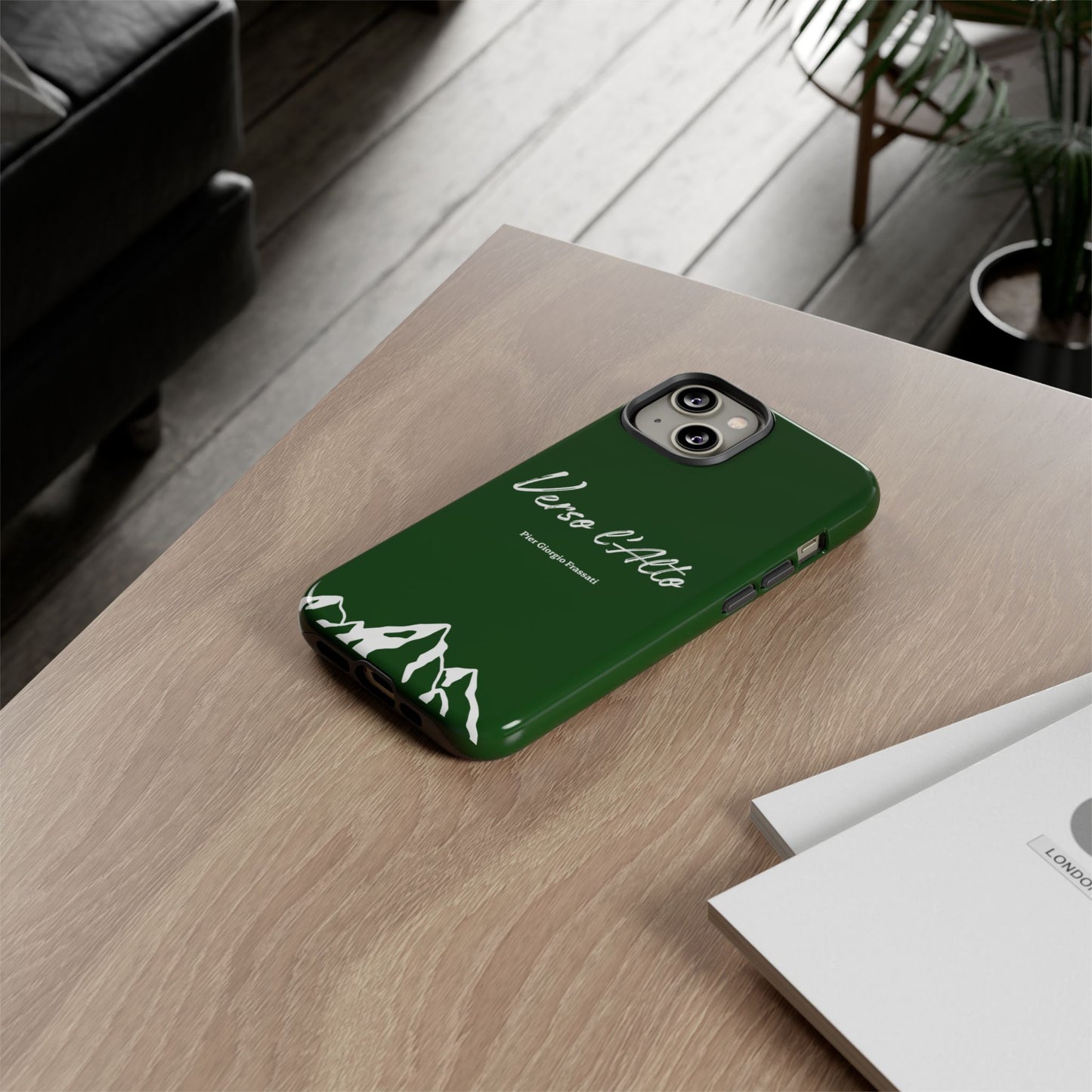 Vert Sapin Mountain Adventure Phone Case - Stylish Verso l'Alto Phone Protection