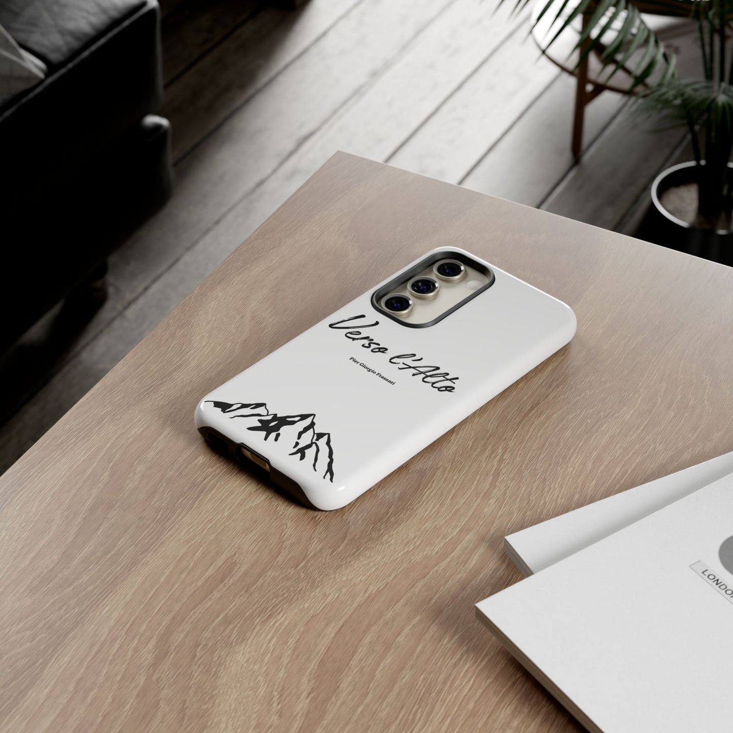 White Mountain Adventure Phone Case - Stylish Verso l'Alto Phone Protection