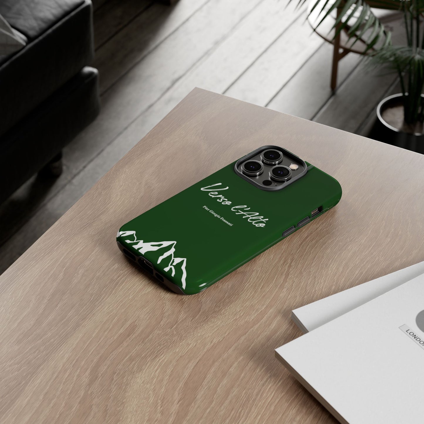 Vert Sapin Mountain Adventure Phone Case - Stylish Verso l'Alto Phone Protection