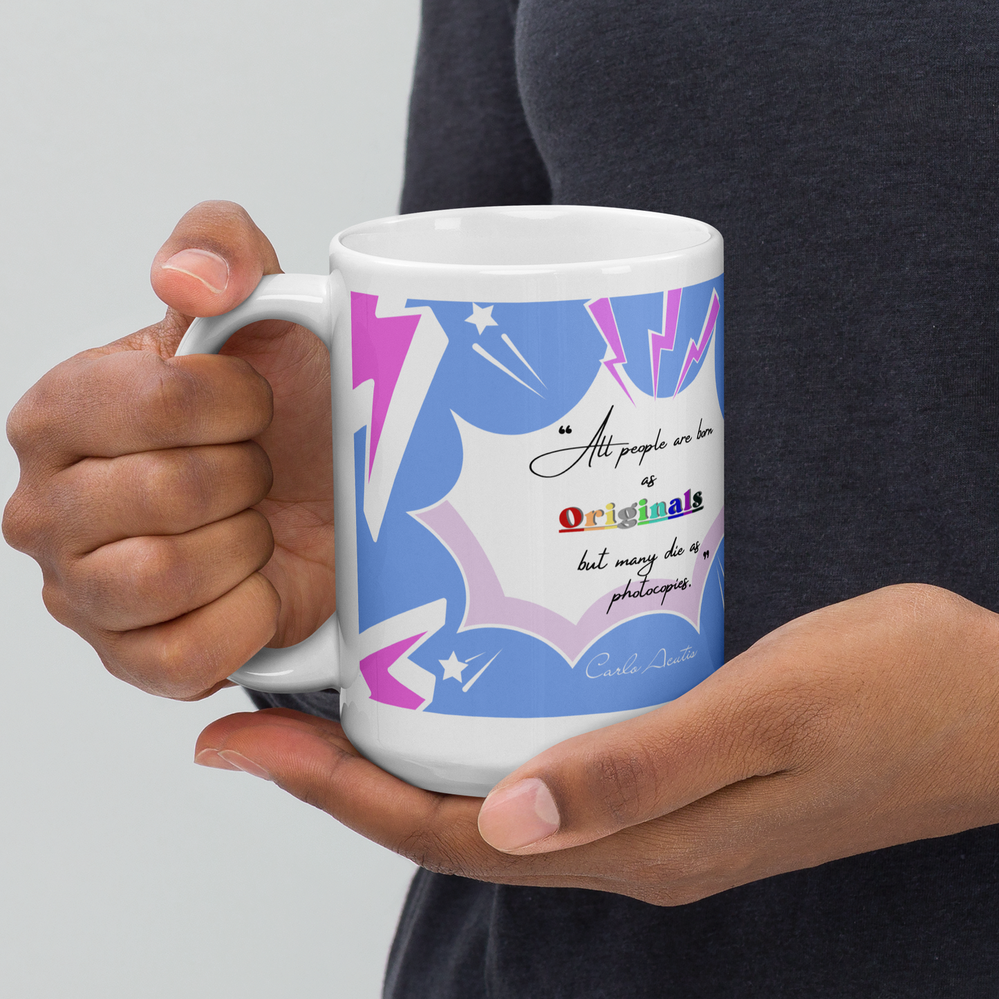 Carlo Acutis Christian Pop Mug (Bleu-Rose) - Droitier | Tasse à café catho inspirante – 11oz/15oz