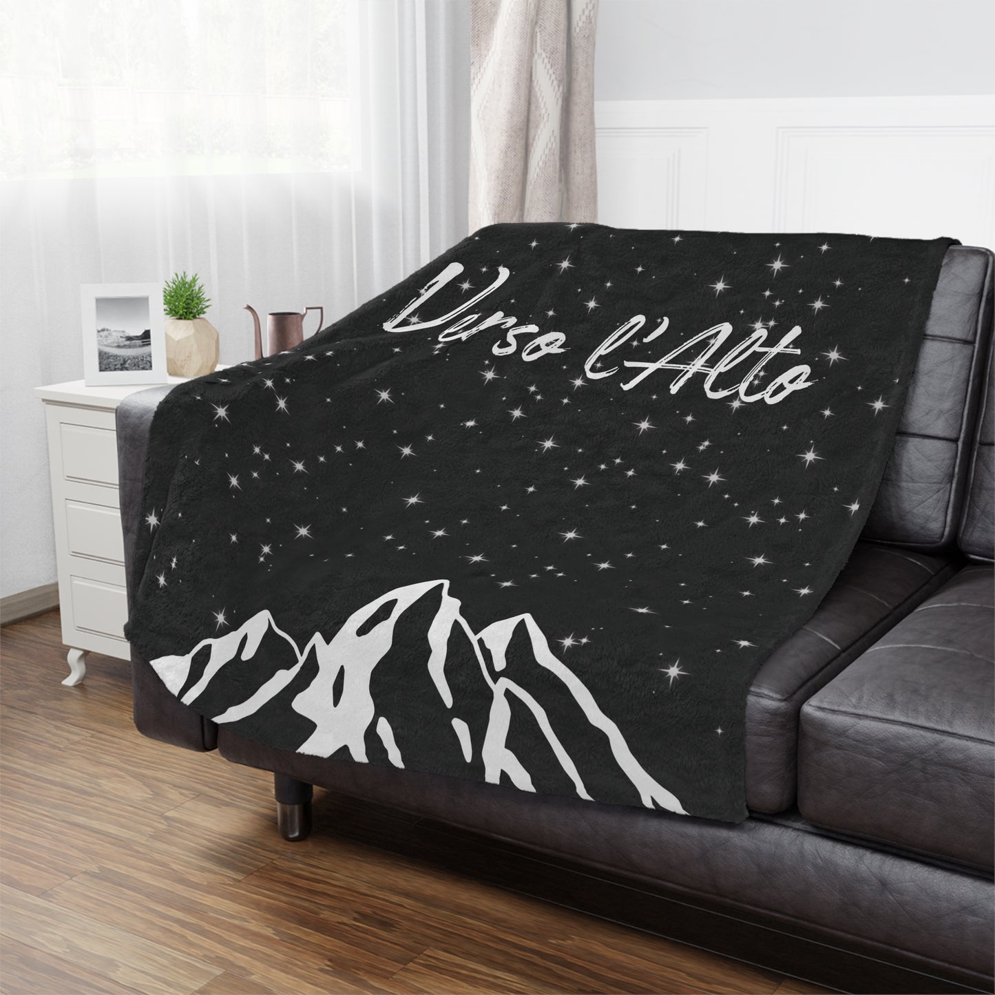 Verso l’Alto Cozy Minky Blanket – Starry Mountain Inspirational Throw (Black)