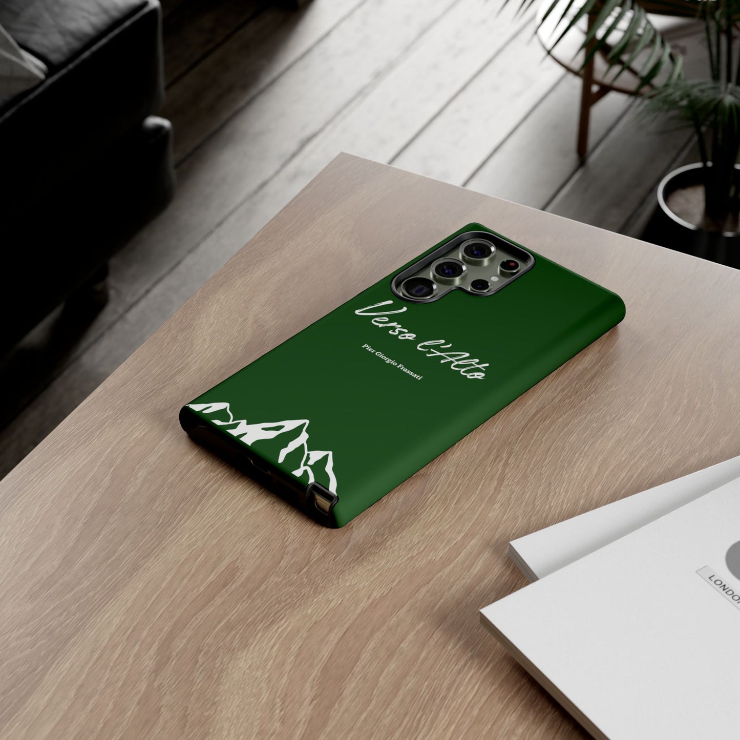 Vert Sapin Mountain Adventure Phone Case - Stylish Verso l'Alto Phone Protection