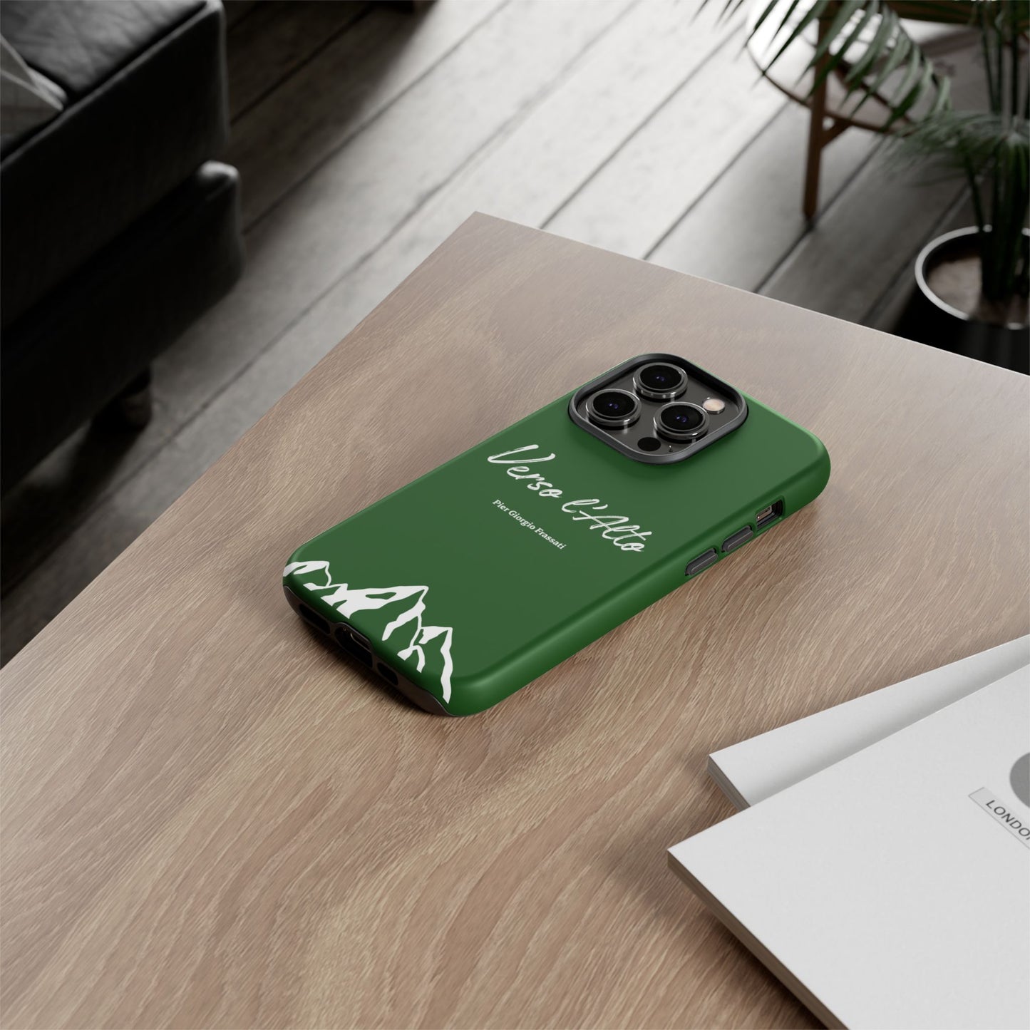 Vert Sapin Mountain Adventure Phone Case - Stylish Verso l'Alto Phone Protection