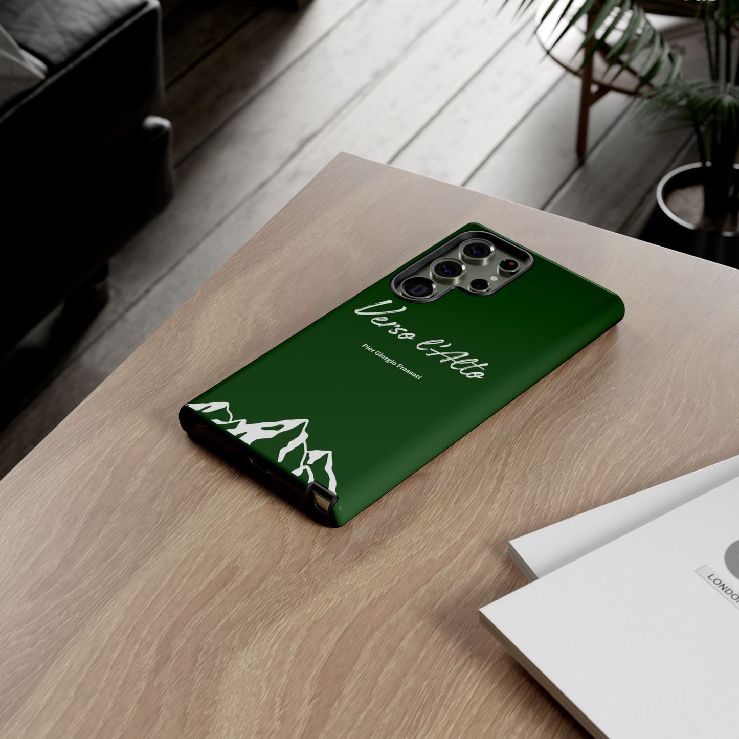 Vert Sapin Mountain Adventure Phone Case - Stylish Verso l'Alto Phone Protection
